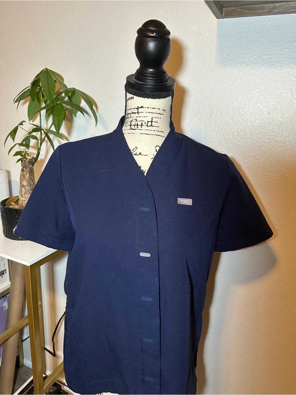 FIGS  Suswe Classic Shawl Collar Scrub Top Navy Size S Sold Out